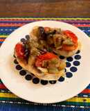 Bruschettas de 🍆 🍅 🧄 y aceitunas negras
