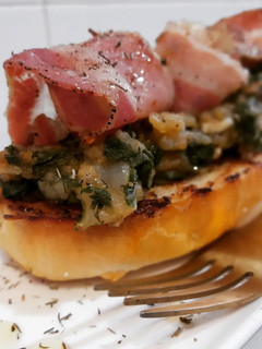 Una foto de Brioche de trinxat de acelgas con panceta curada
