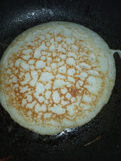 A picture of Sinasir(rice pancake).