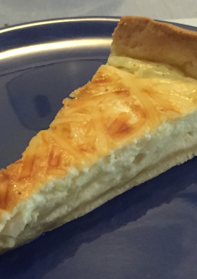 Una foto de Quiché de cebolla caramelizada y queso de cabra