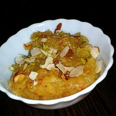 A picture of Aloo Halwa.
