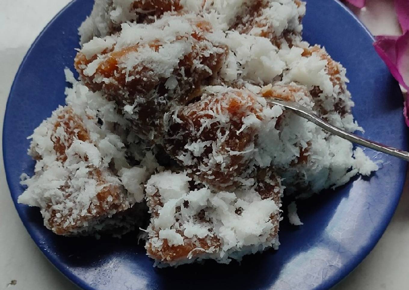 Kue keranjang Balur kelapa