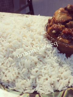 Farar shinkafa da miyan kubewa danya ainihin hoton girkin