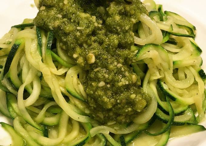 Spaghetti de calabacín con pesto de aguacate - Blog de Claudia&Julia