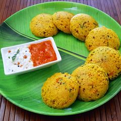 A picture of Microwave Masala Oats Idli.