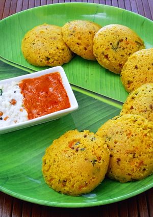 A picture of Microwave Masala Oats Idli.