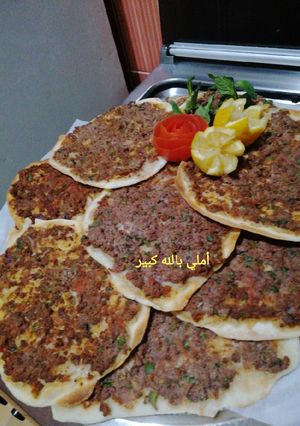 صورة لوصفة صفيحة او لحم بعجين