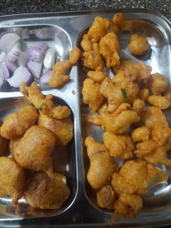 ડુંગળી નાં ભજીયા (Dungri Bhajiya Recipe In Gujarati) રેસીપી મુખ્ય ફોટો