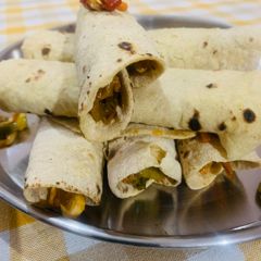 A picture of Roti veg rolls.