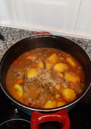 Una foto de Guisado de ternera y patatas