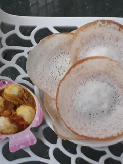 ஆப்பம் & முட்டை ரோஸ்ட் (Appam and Muttai Roast Recipe in Tamil) செய்முறை முக்கிய புகைப்படம்