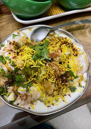 A picture of Dahi wada.