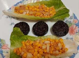 Una foto de Barquitas de lechuga y morcilla de Burgos en airfryer