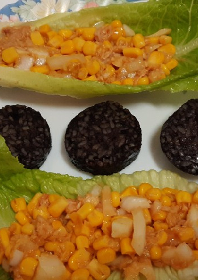 Una foto de Barquitas de lechuga y morcilla de Burgos en airfryer