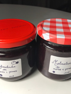 Una foto de Mermelada de moras silvestres y manzanas