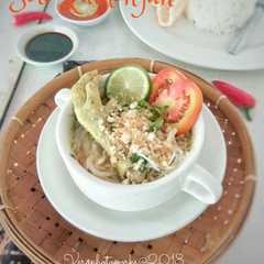 A picture of Soto Lamongan.