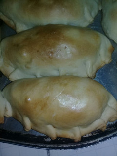 Una foto de Empanadas de pollo (recicladas😂😁)
