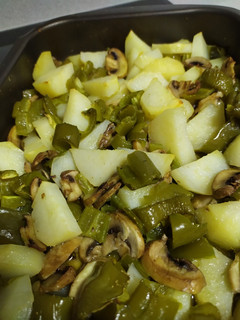 Una foto de Champiñones con patata y pimiento verde