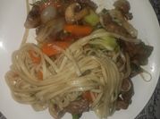Una foto de carne con champiñones de china