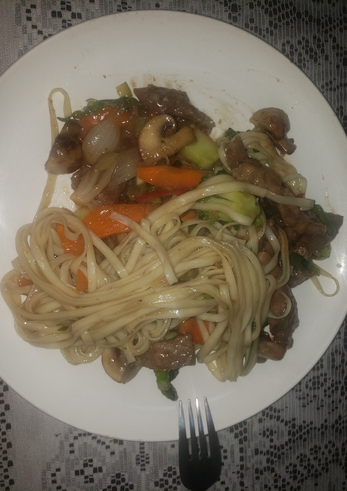 Una foto de Filete de res y vegetales estilo chino