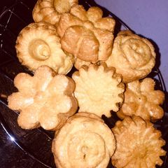 A picture of Homemade pieces cake.