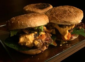 Una foto de Hamburguesa mar y tierra (Superbowl)