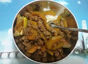 Hình của món Thịt heo xay xào bí đỏ.