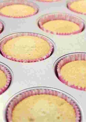 Una foto de Cupcakes de Banana con avena 🍌🧁