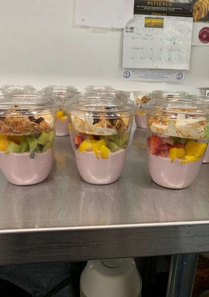 Una foto de Yogurt de frutas naturales