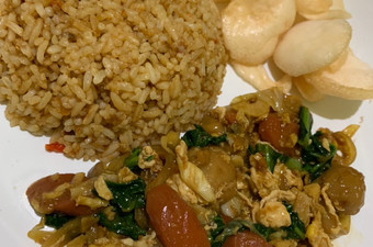 Cara Gampang Menyiapkan Nasi goreng gila Anti Gagal