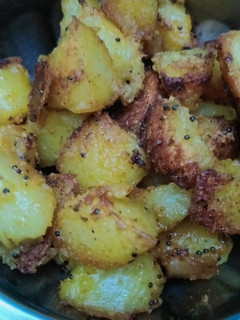 உருளைக்கிழங்கு பொடிமாஸ்(potato podimas recipe in tamil) செய்முறை முக்கிய புகைப்படம்