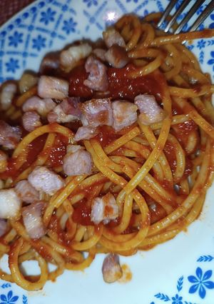 Foto di Spaghetti al pomodoro con pancetta dolce