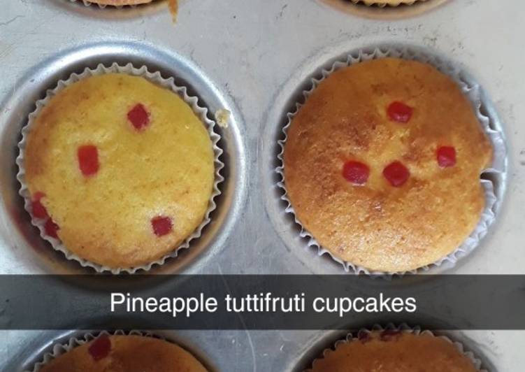 Pineapple cupcakes