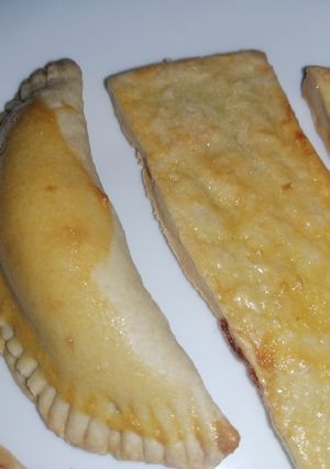 Una foto de Empanadas y banderillas ✨
