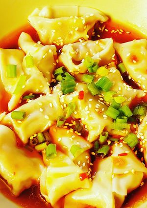 A picture of Spicy(er) pork wonton soup.