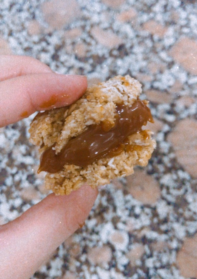 Una foto de Alfajores light de avena con coco🤤
