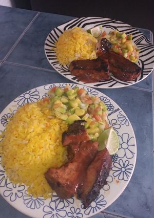 Una foto de Costillitas de cerdo en salsa BBQ 😋