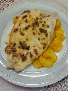 Una foto de Filete de pescado a la sartén con papas