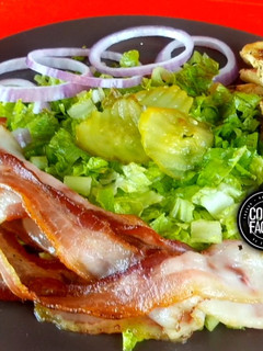 Una foto de Spicy Bacon Chicken Salad
