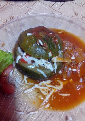 Una foto de Zapallitos rellenos de carne con tuco