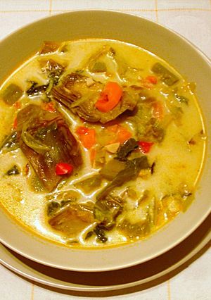 Una foto de Sopa vegetal con repolloy alcachofas