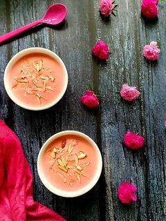 ரோஸ் பாசூந்தி (Rose basundi recipe in tamil) செய்முறை முக்கிய புகைப்படம்