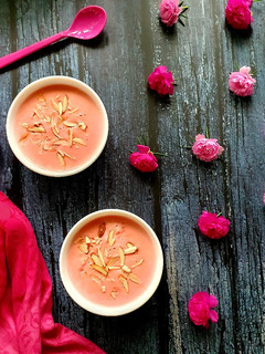 ரோஸ் பாசூந்தி (Rose basundi recipe in tamil) செய்முறை முக்கிய புகைப்படம்