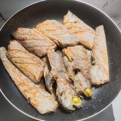 A picture of Fried Ribbon Fish or Silver Espada.