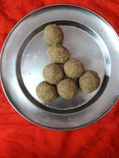 கம்பு லட்டு("millets") செய்முறை முக்கிய புகைப்படம்