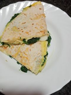 Una foto de Tortilla francesa con verdura y queso