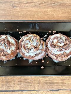 Túrós-kakaós kelt csiga recept fotója