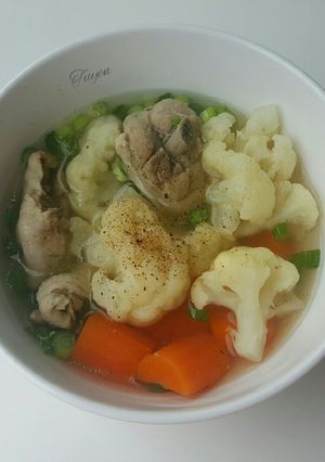 Hình của món Canh bông cải nấu thịt gà.