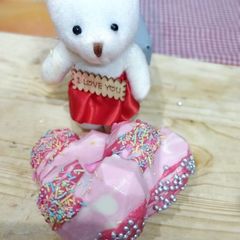 Heart cakesickles A picture of Heart cakesickles.