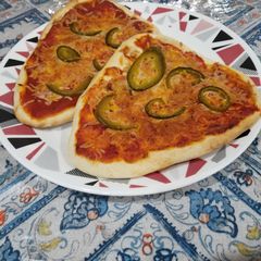 A picture of Tandoori naan jalapeno cheese pizza.
